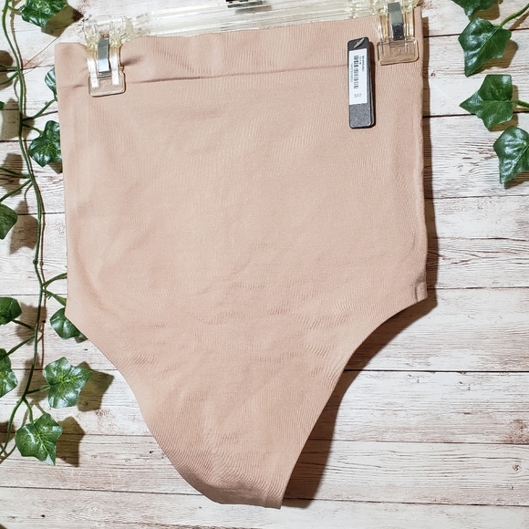 SKIMS Clay Sculpting High Waist Thong NWT Tan Shapewear Kim Kardashian - Picture 2 of 10